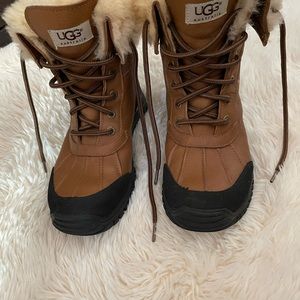 Womens UGG Adirondack Boots, lightly used.
